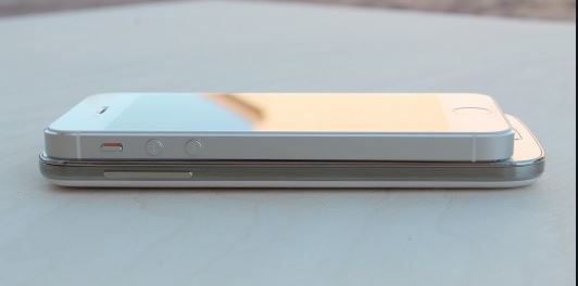 iPhone-5-VS-Samsung-S4-Thickness-Pic